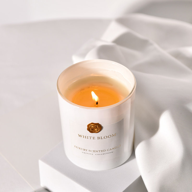 How Do Scented Candles Improve Your Mood?